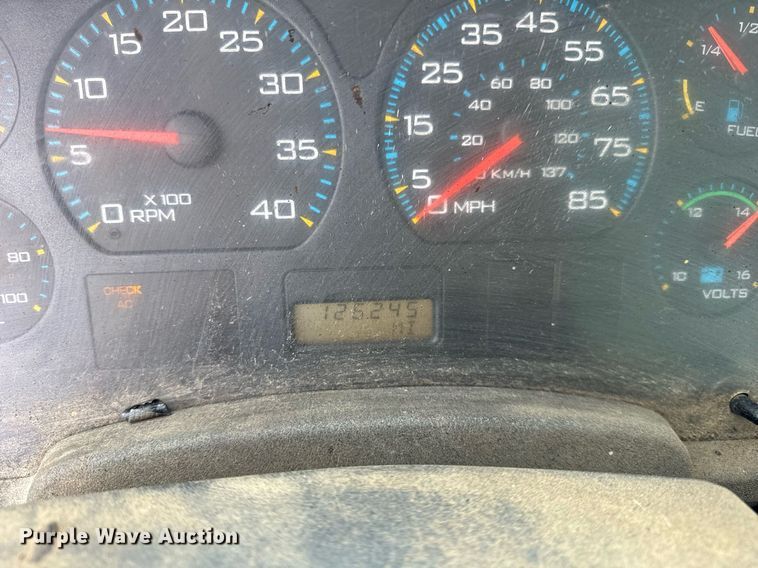 image for item OG9862 2004 International  7500 oil distributor truck