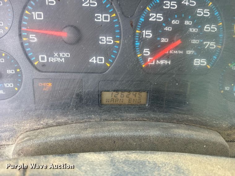 image for item OG9862 2004 International  7500 oil distributor truck