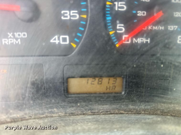 image for item OG9862 2004 International  7500 oil distributor truck