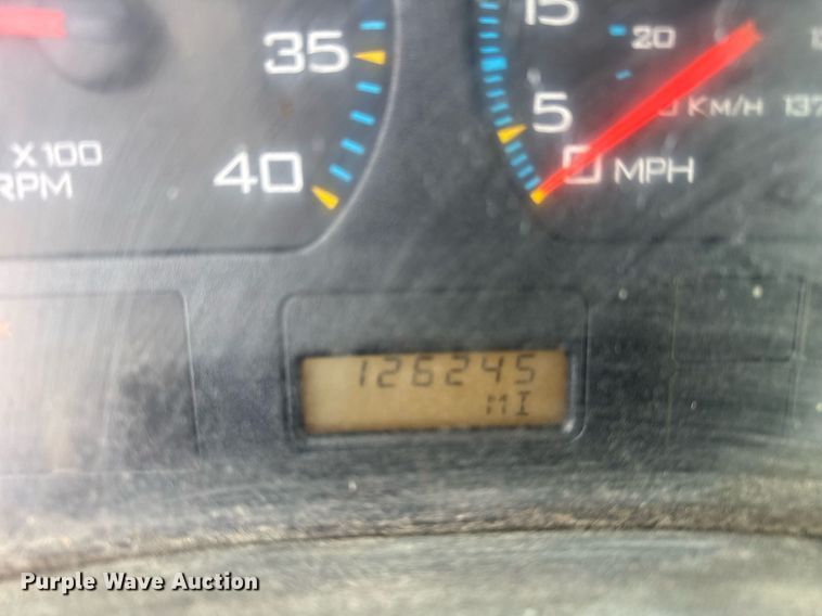 image for item OG9862 2004 International  7500 oil distributor truck