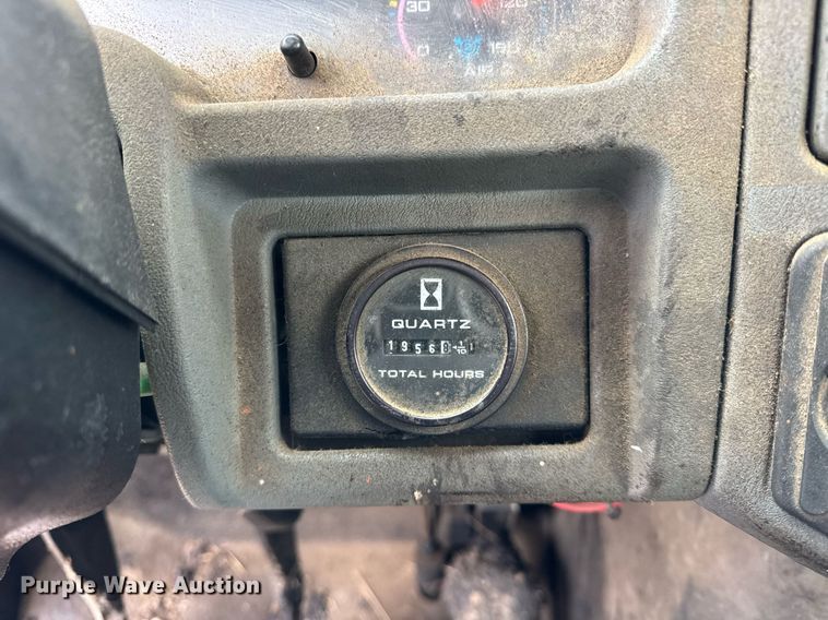 image for item OG9862 2004 International  7500 oil distributor truck