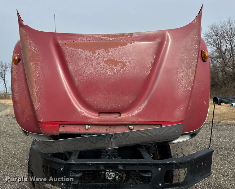 image for item OG9862 2004 International  7500 oil distributor truck