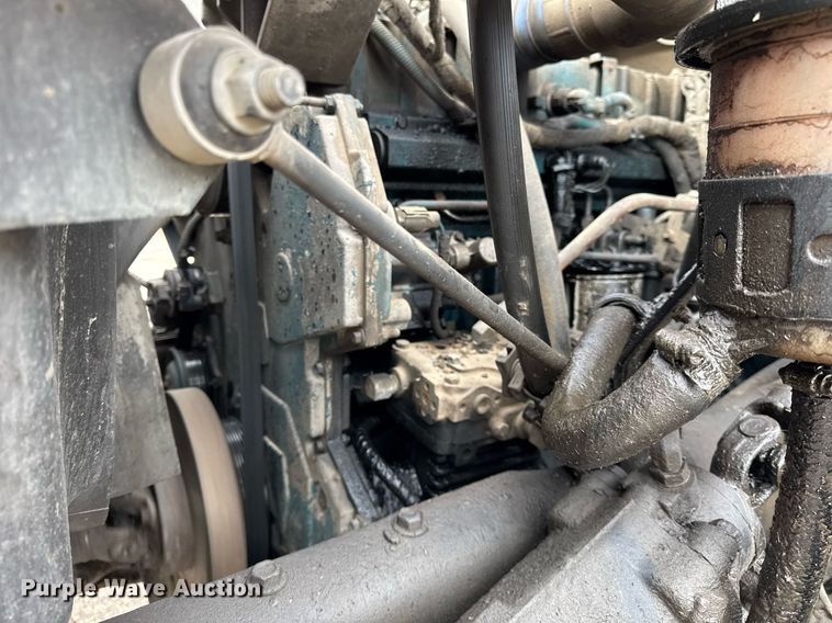 image for item OG9862 2004 International  7500 oil distributor truck