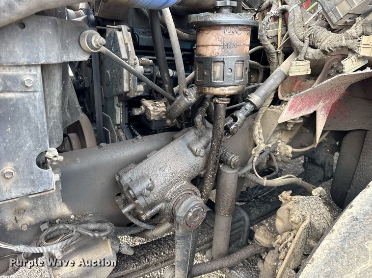 image for item OG9862 2004 International  7500 oil distributor truck