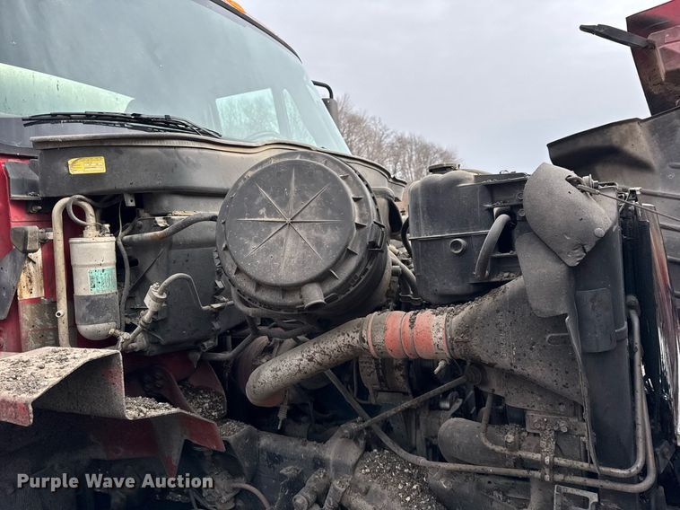 image for item OG9862 2004 International  7500 oil distributor truck