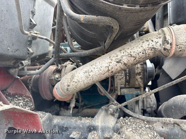 image for item OG9862 2004 International  7500 oil distributor truck