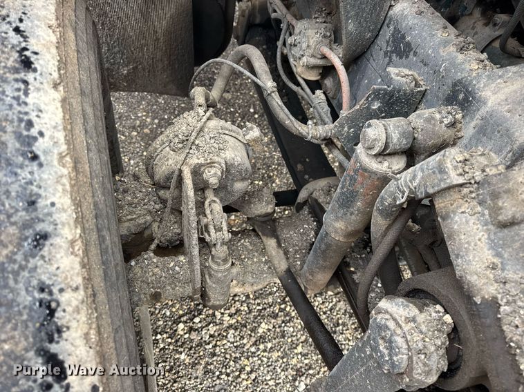 image for item OG9862 2004 International  7500 oil distributor truck