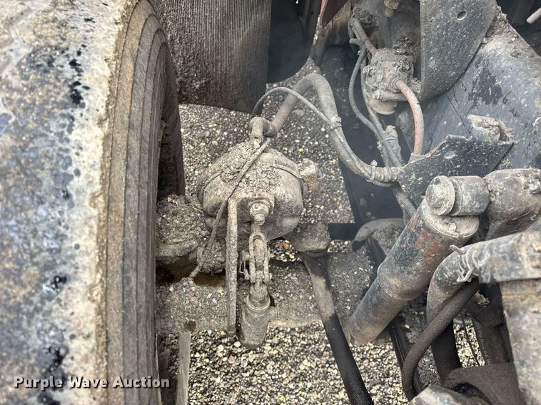 image for item OG9862 2004 International  7500 oil distributor truck