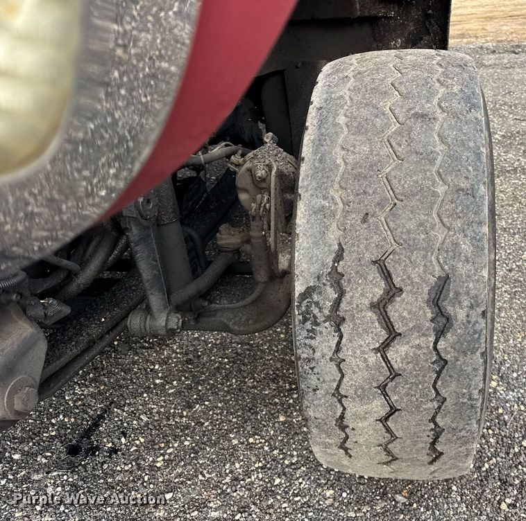 image for item OG9862 2004 International  7500 oil distributor truck