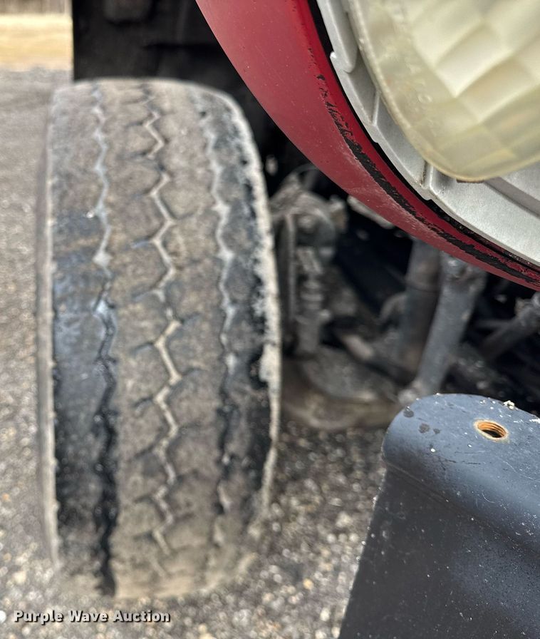 image for item OG9862 2004 International  7500 oil distributor truck