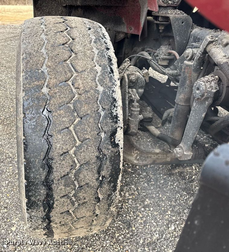 image for item OG9862 2004 International  7500 oil distributor truck