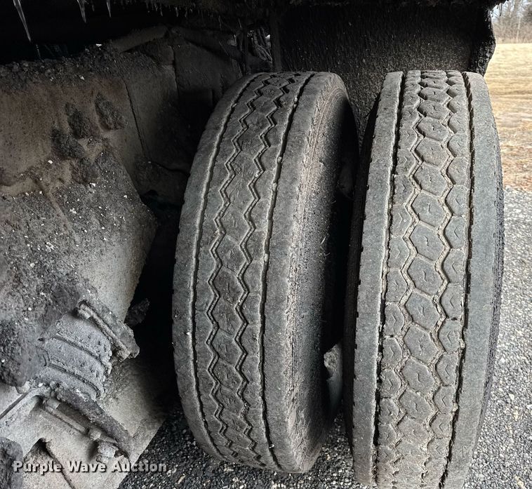 image for item OG9862 2004 International  7500 oil distributor truck