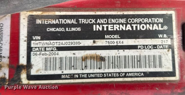 image for item OG9862 2004 International  7500 oil distributor truck