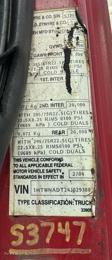 image for item OG9862 2004 International  7500 oil distributor truck