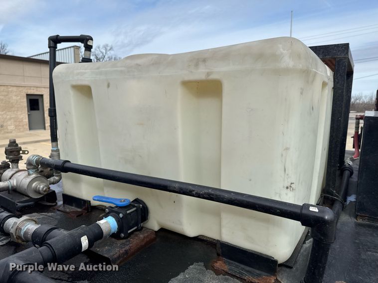 image for item DO0374 1998 Stewart & Stevenson M1078 brush fire truck