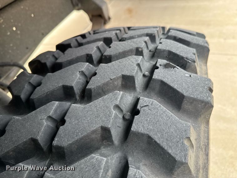 image for item DO0374 1998 Stewart & Stevenson M1078 brush fire truck