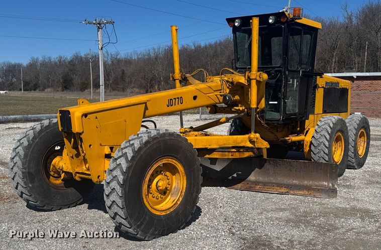 image for item DO0428 John Deere JD770 motor grader
