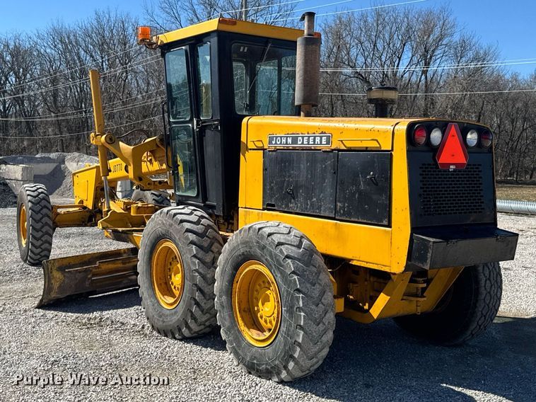 image for item DO0428 John Deere JD770 motor grader
