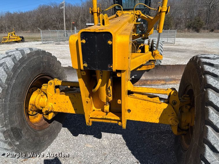 image for item DO0428 John Deere JD770 motor grader