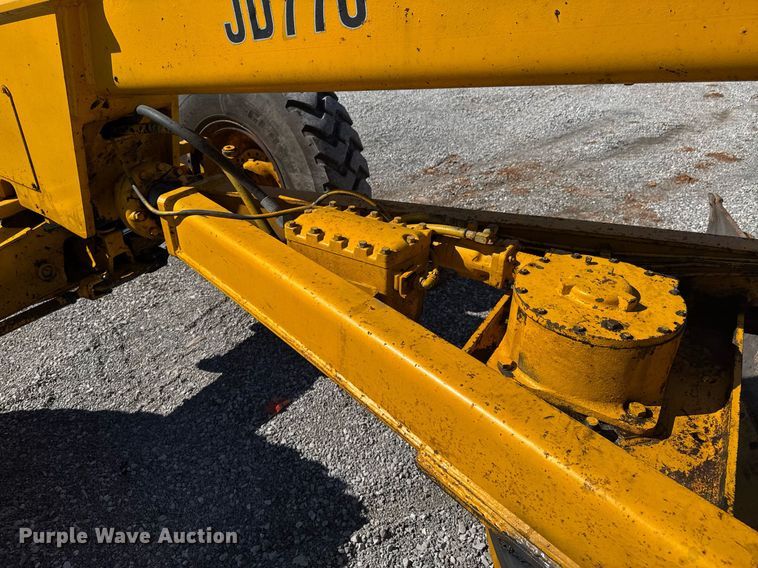 image for item DO0428 John Deere JD770 motor grader