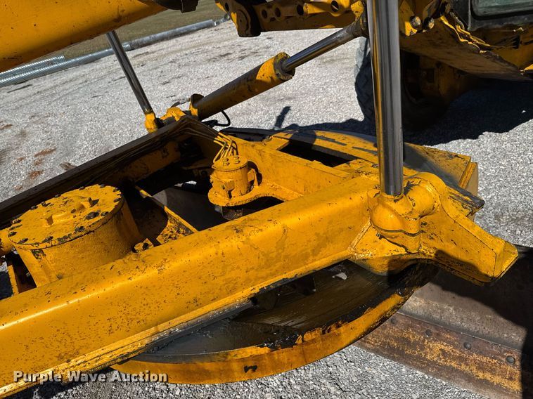 image for item DO0428 John Deere JD770 motor grader