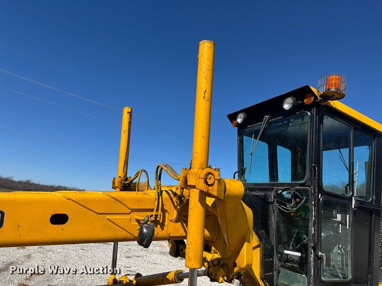 image for item DO0428 John Deere JD770 motor grader