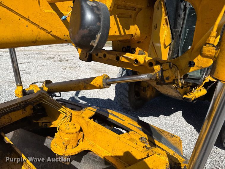 image for item DO0428 John Deere JD770 motor grader