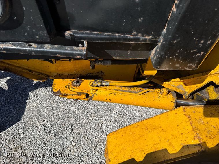 image for item DO0428 John Deere JD770 motor grader