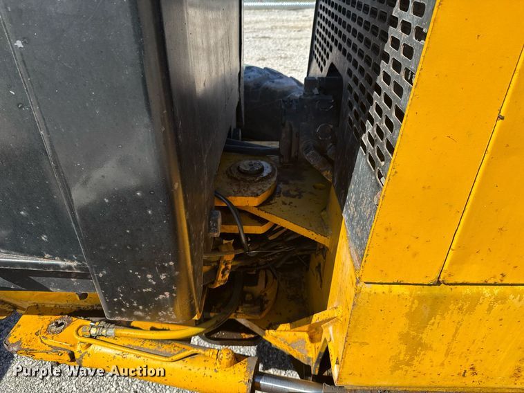 image for item DO0428 John Deere JD770 motor grader