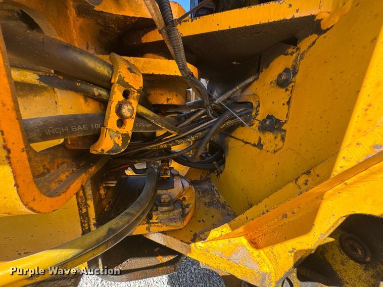 image for item DO0428 John Deere JD770 motor grader