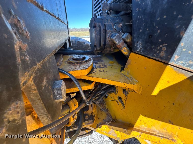 image for item DO0428 John Deere JD770 motor grader