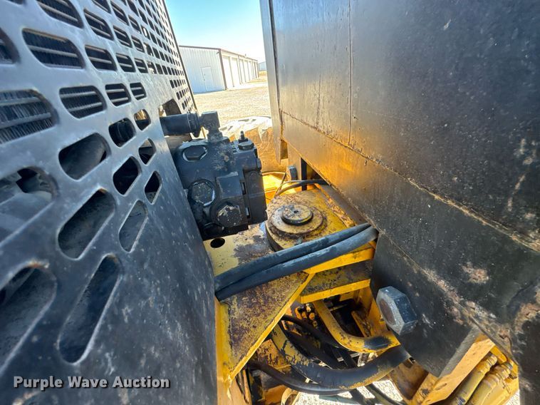 image for item DO0428 John Deere JD770 motor grader