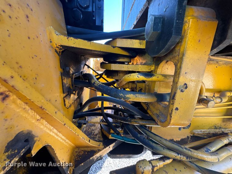 image for item DO0428 John Deere JD770 motor grader