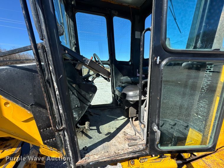 image for item DO0428 John Deere JD770 motor grader