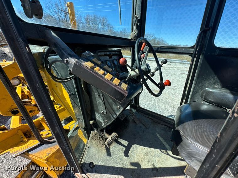 image for item DO0428 John Deere JD770 motor grader