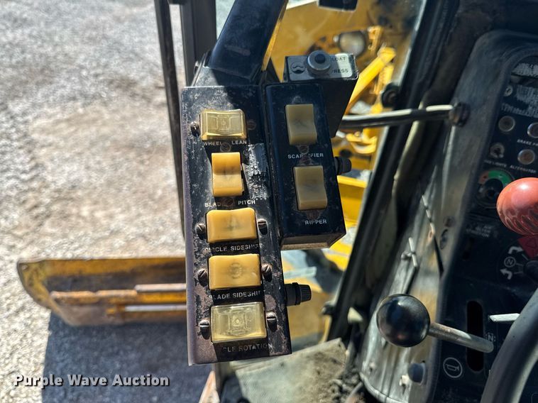 image for item DO0428 John Deere JD770 motor grader