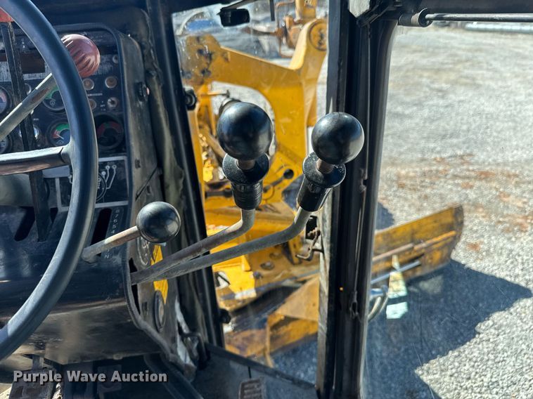 image for item DO0428 John Deere JD770 motor grader