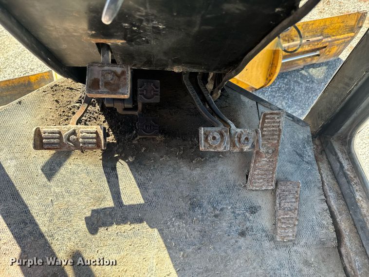 image for item DO0428 John Deere JD770 motor grader