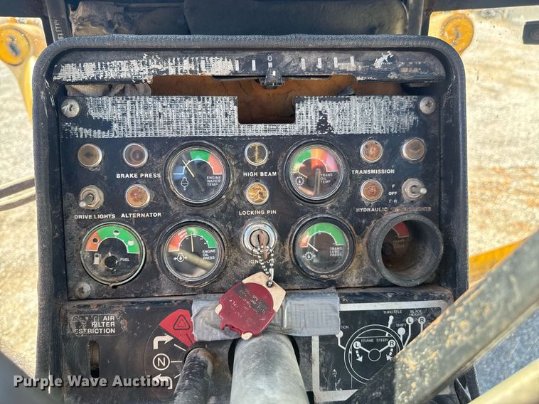 image for item DO0428 John Deere JD770 motor grader