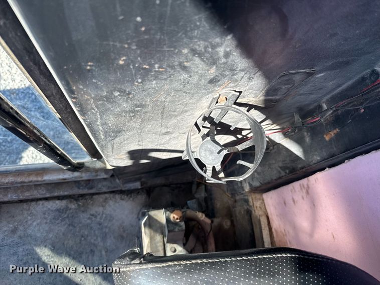 image for item DO0428 John Deere JD770 motor grader