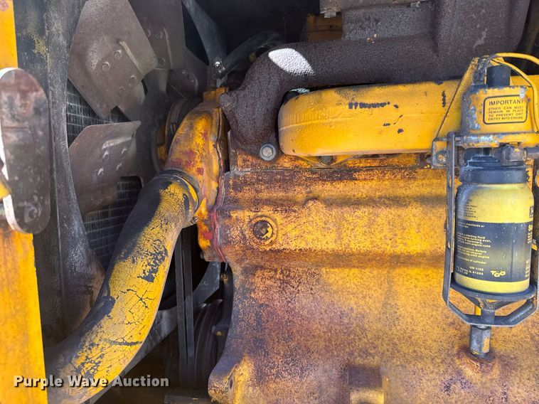 image for item DO0428 John Deere JD770 motor grader