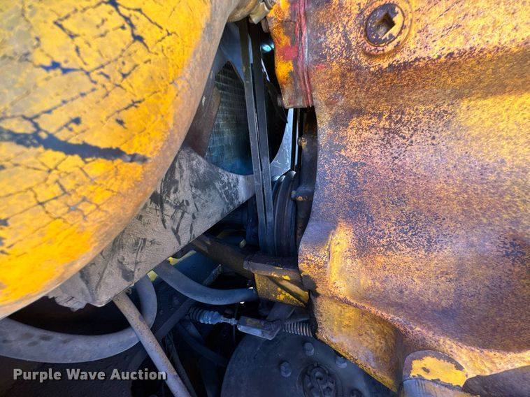 image for item DO0428 John Deere JD770 motor grader