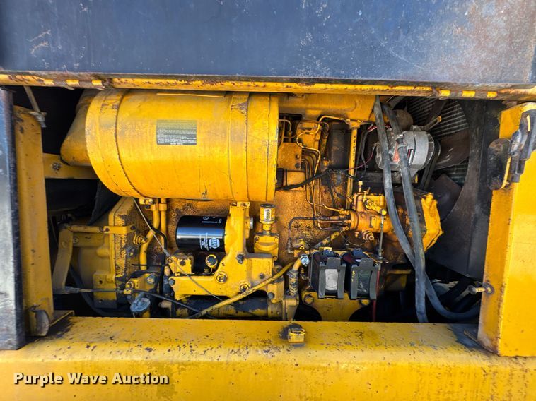 image for item DO0428 John Deere JD770 motor grader