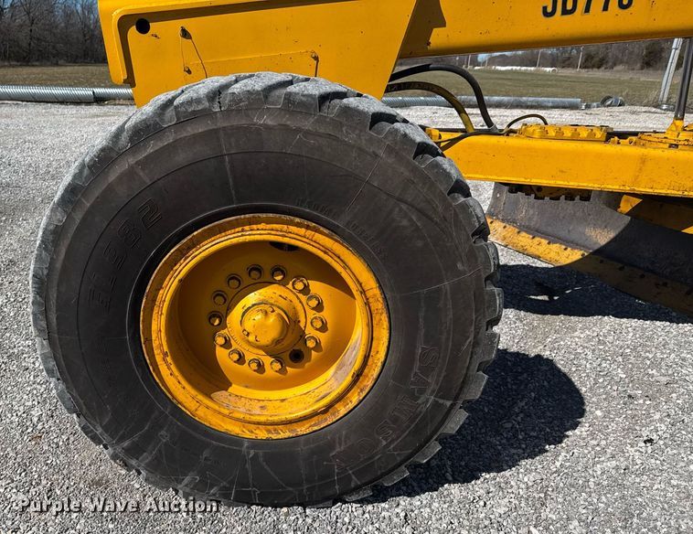 image for item DO0428 John Deere JD770 motor grader