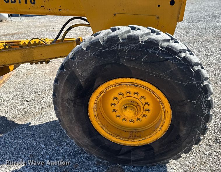 image for item DO0428 John Deere JD770 motor grader