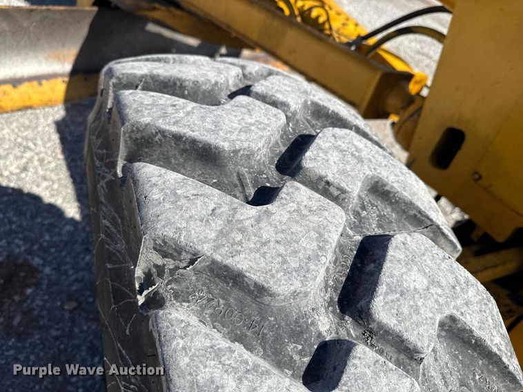 image for item DO0428 John Deere JD770 motor grader