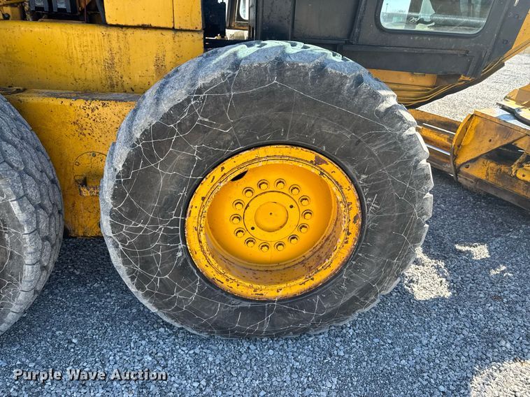 image for item DO0428 John Deere JD770 motor grader