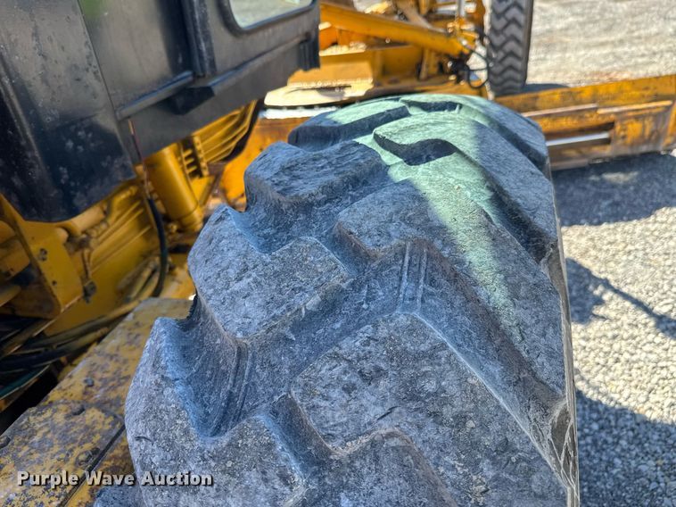 image for item DO0428 John Deere JD770 motor grader