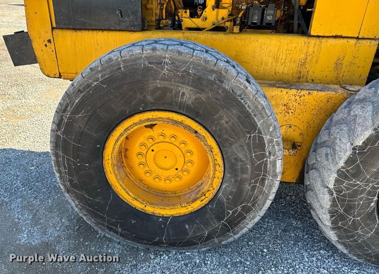 image for item DO0428 John Deere JD770 motor grader