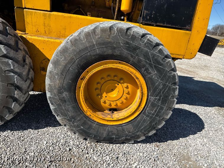 image for item DO0428 John Deere JD770 motor grader